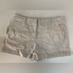 Vineyard Vines shorts, Size 6.